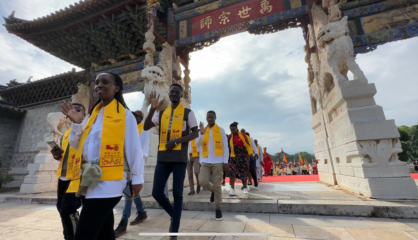 你好！中国孔子——beat365英国官方网站国际学生赴建水开展中国文化实践体验教学活动并参加秋季祭孔仪