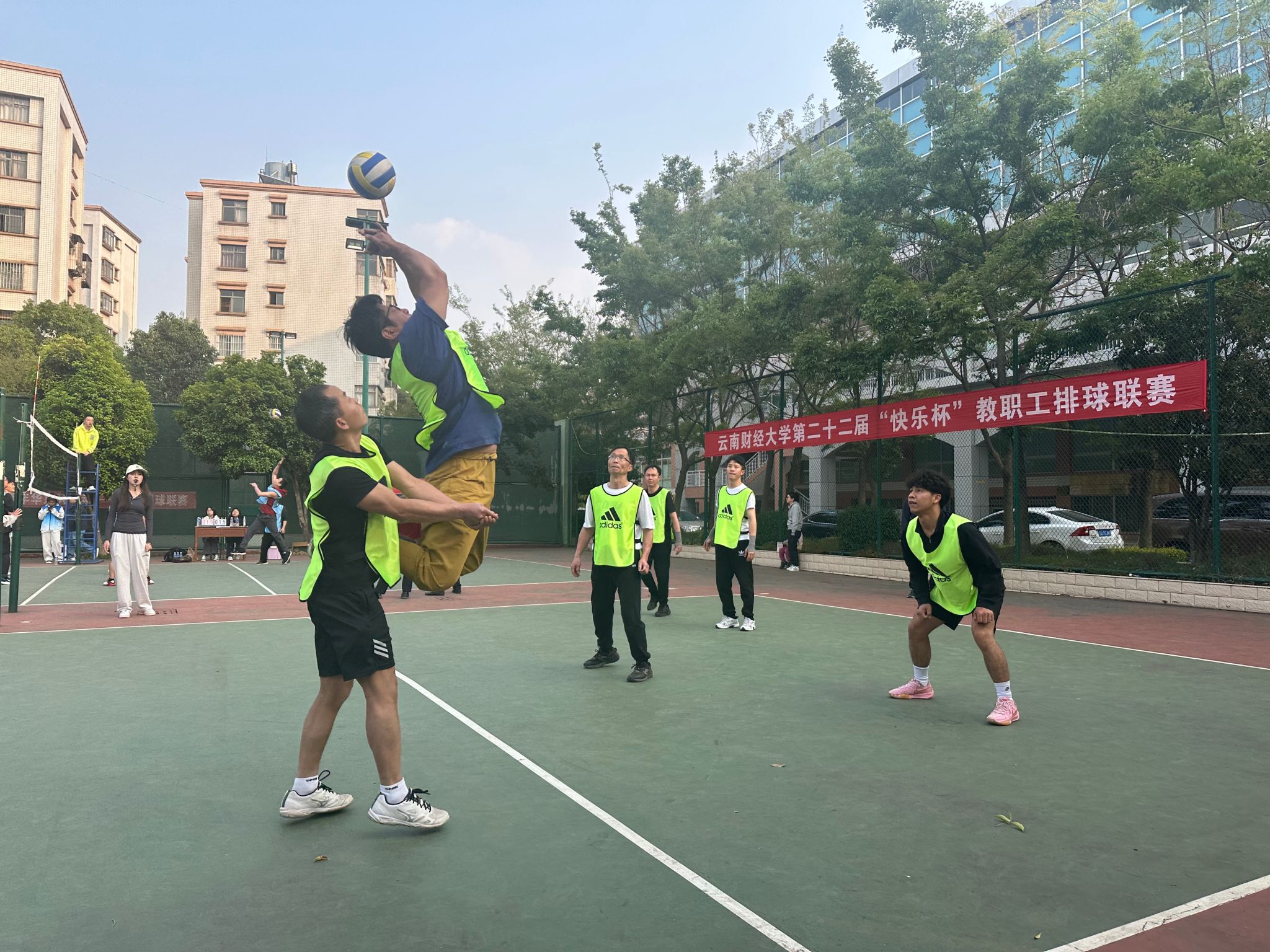 beat365英国官方网站第二十二届“快乐杯”教职工排球联赛精彩组图