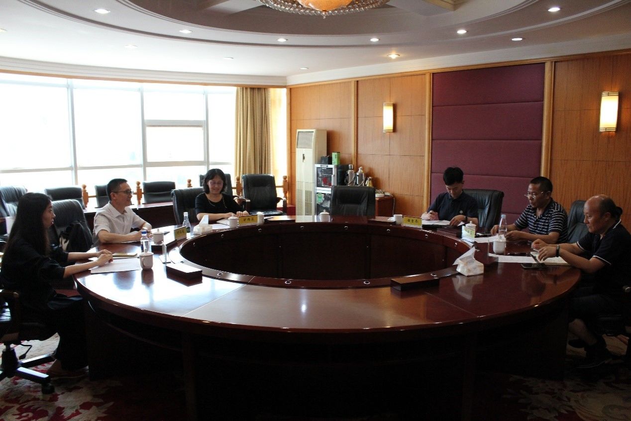 旷锦云副校长与省外课程评价专家座谈交流