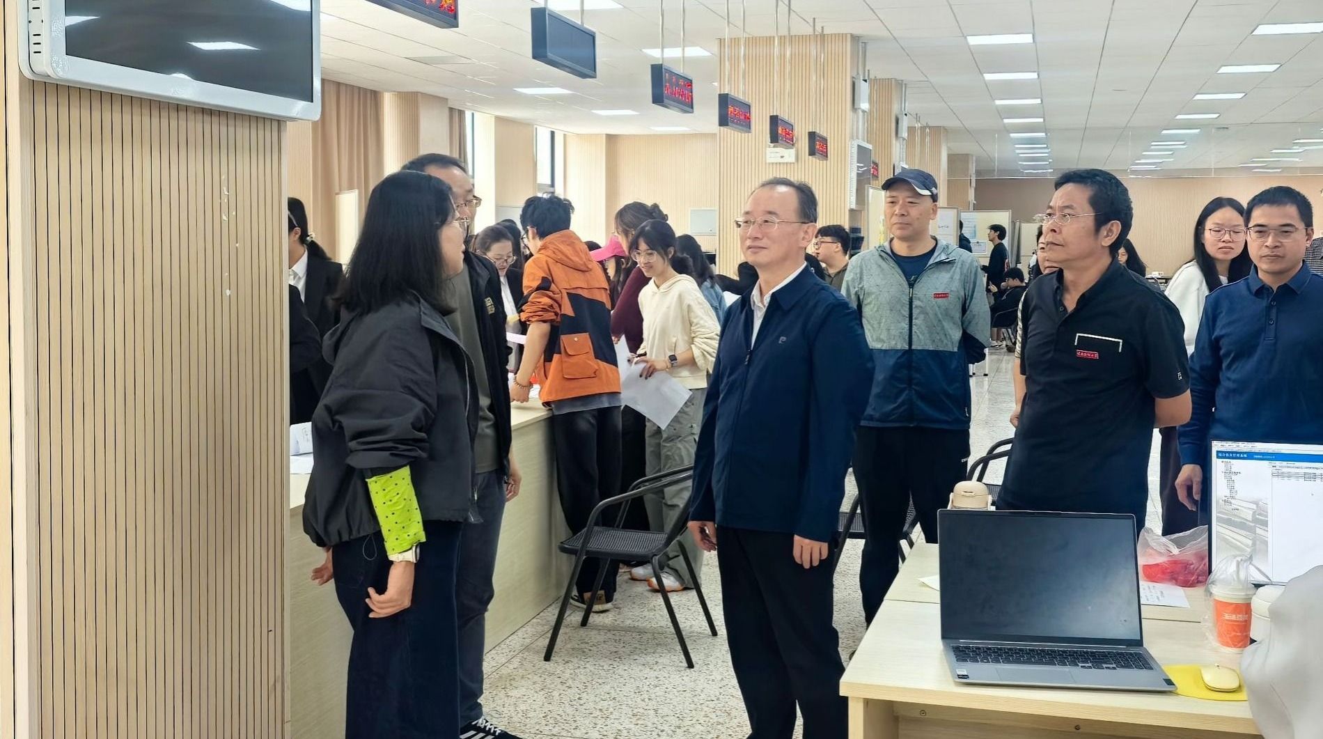 校党委书记陈红到安宁校区调研